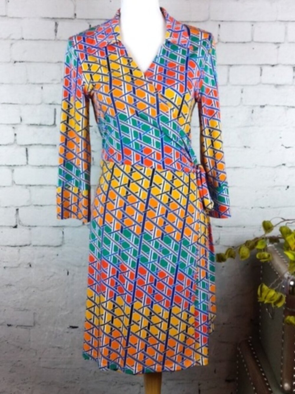 Laundry by Shelli Segal Geometric Wrap Dress Colorful pattern size 10